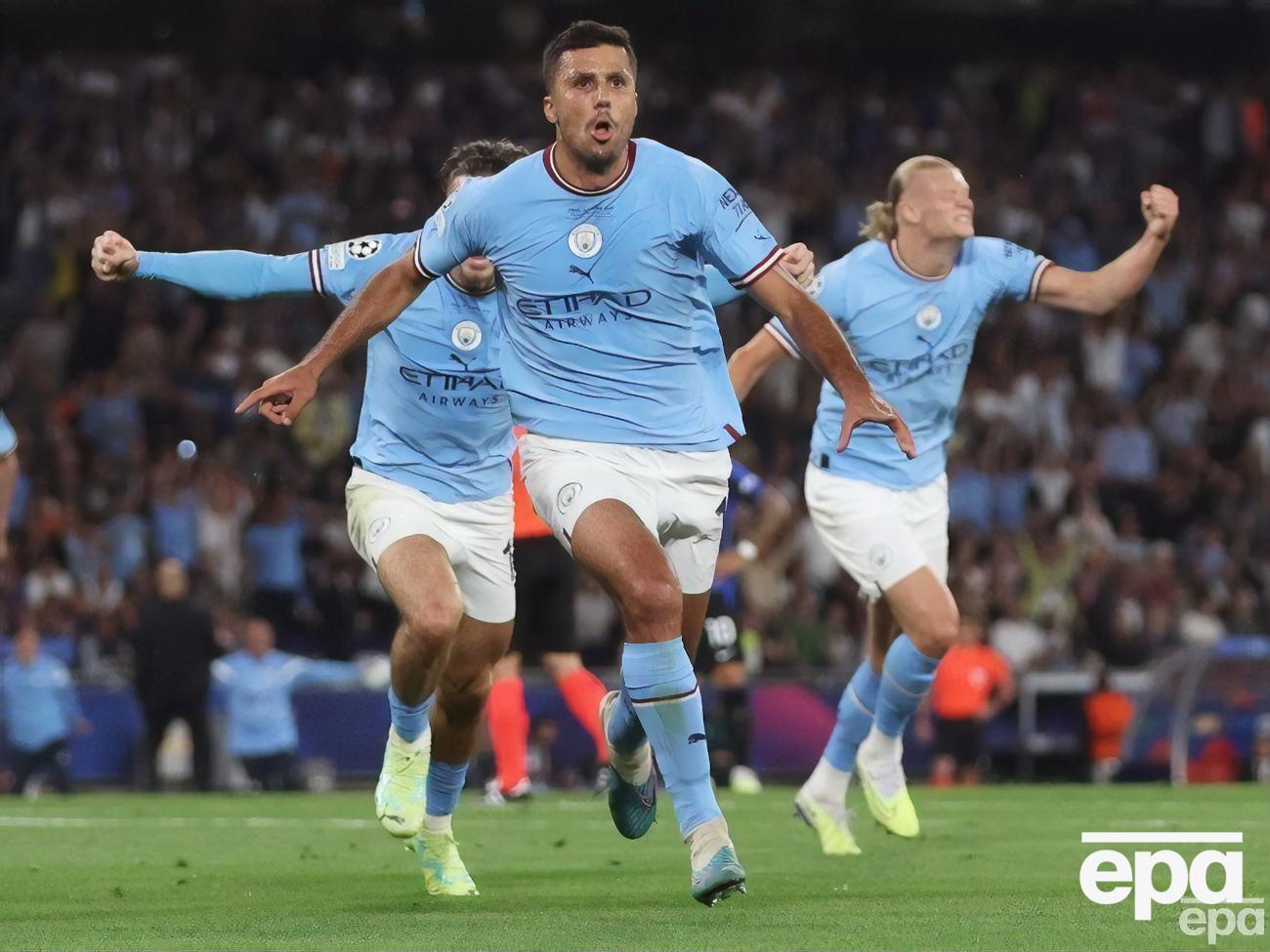 Единственный мяч забил Родри (на фото в центре)