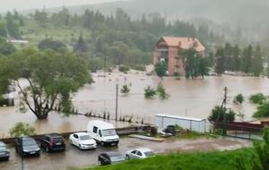 Водою з річки Східничанка, що розлилася, підтоплено приблизно 60 домогосподарств