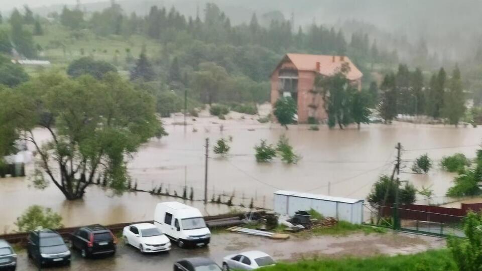 Водою з річки Східничанка, що розлилася, підтоплено приблизно 60 домогосподарств