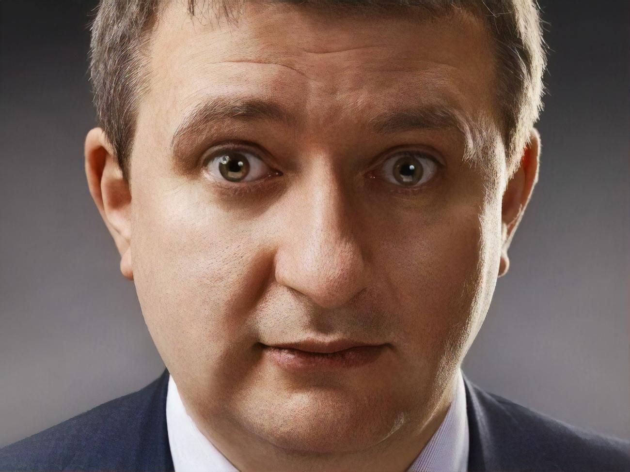 Дерите, как сидоровых коз, обменники и банки, которые мухлюют на изношенности купюр. Банковскую мафию нужно давить, как клопов