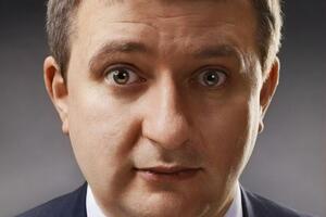Деріть, як сидорових кіз, обмінники й банки, які махлюють на зношеності купюр. Банківську мафію треба чавити, як клопів