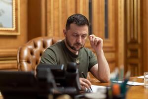 Указ, підписаний президентом, набуває чинності від дня опублікування