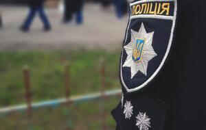 Патрульна поліція показала відео затримання людини, яка пропонувала поліцейським наркотики