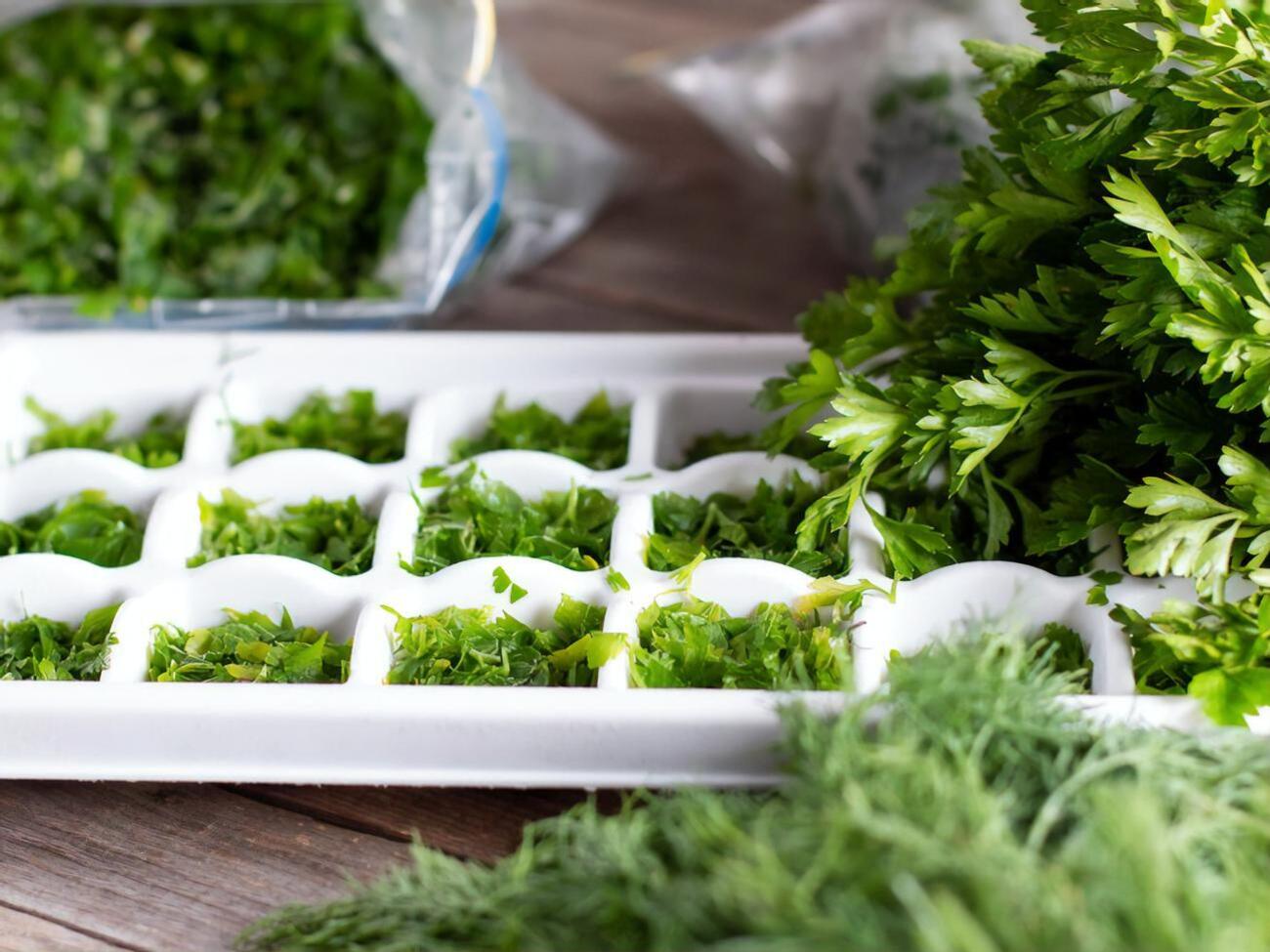 Зелень можна заморозити