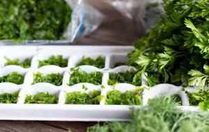 Зелень можна заморозити