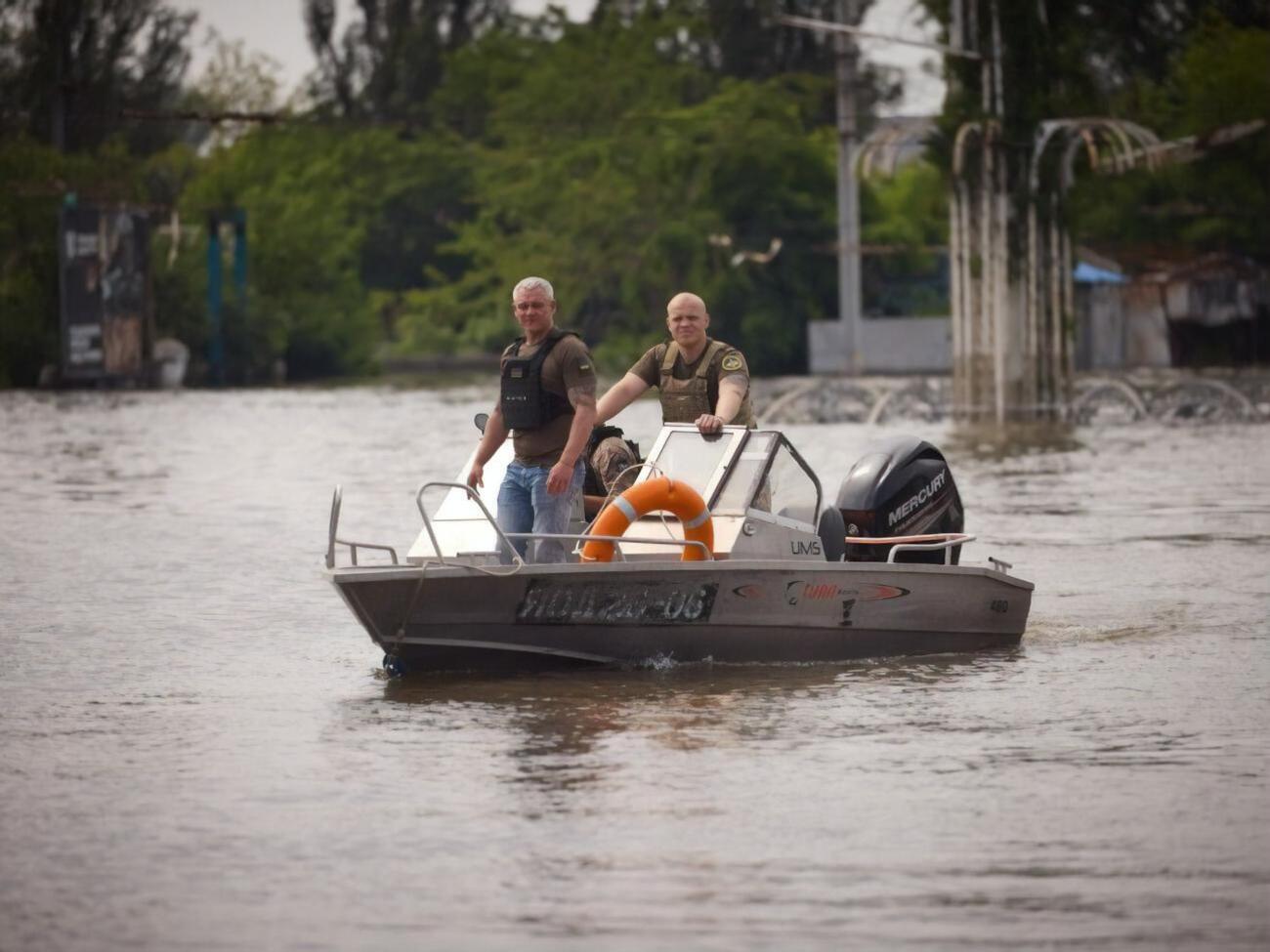 В українських містах триває ліквідація наслідків затоплення після підриву окупантами Каховської ГЕС