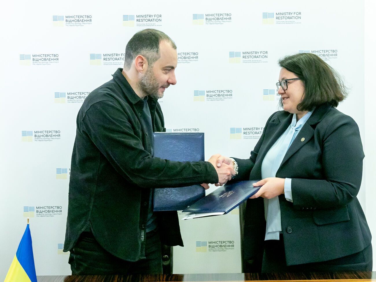 За словами Кубракова, який підписав угоду, міст відкриє найкоротший шлях з України до країн Центральної і Південно-Східної Європи