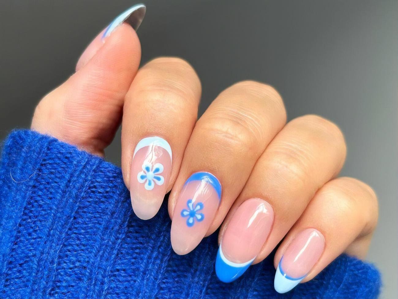 Мастер сочетала в одном маникюре несколько техник декора