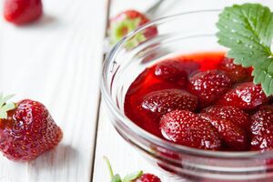 Для варенья понадобится сочная клубника