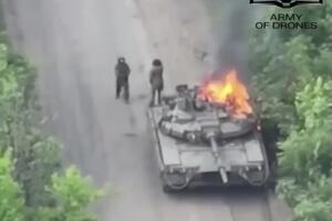 Українські військові спершу підбили безпілотником танк, а потім знищили його екіпаж