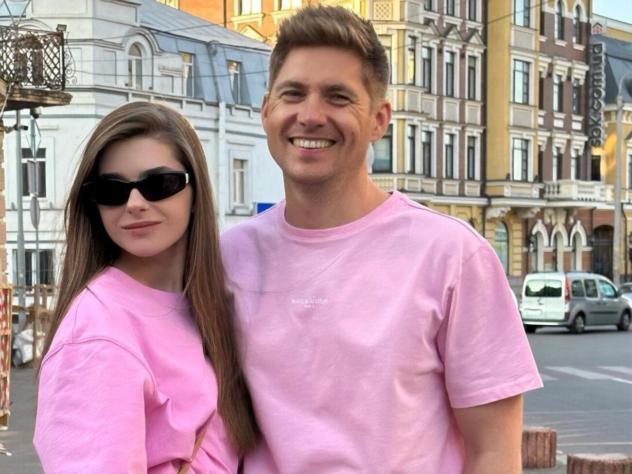 Новая избранница ведущего младше его на 16 лет