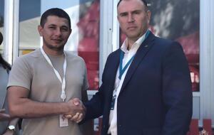 Юдіна (ліворуч) підозрюють у стрільбі по українських полонених за відмову спілкуватися російською