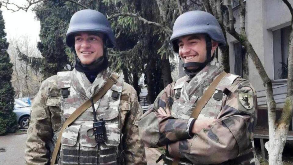 Слева Назар Грабар, справа покойный брат Илья