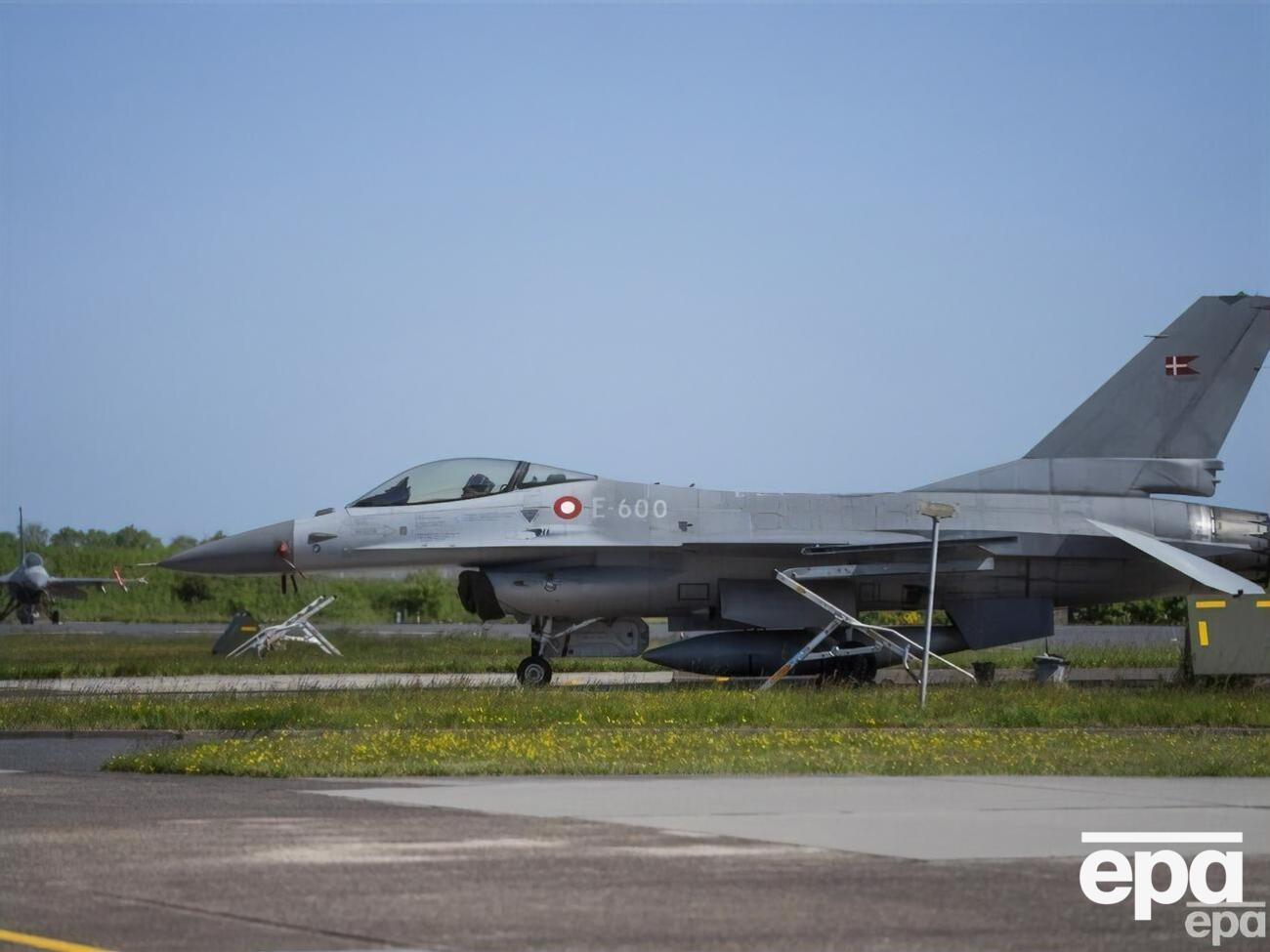 Українські пілоти навчатимуться керувати F-16 приблизно шість місяців, сказала міністерка оборони Нідерландів