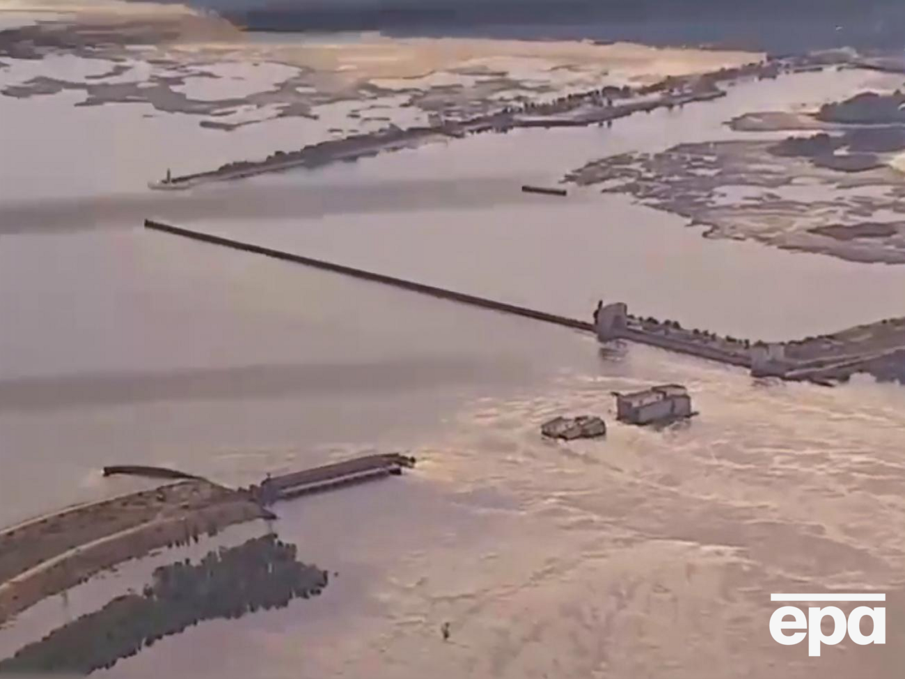 Евакуацію людей із затоплених територій лівобережжя Херсонської області, які опинилися під окупацією, ускладнено