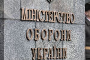 Міноборони може відхилити переможців тендерів на закупівлю продуктів для армії на користь окремих компаній, пише "Цензор.НЕТ"