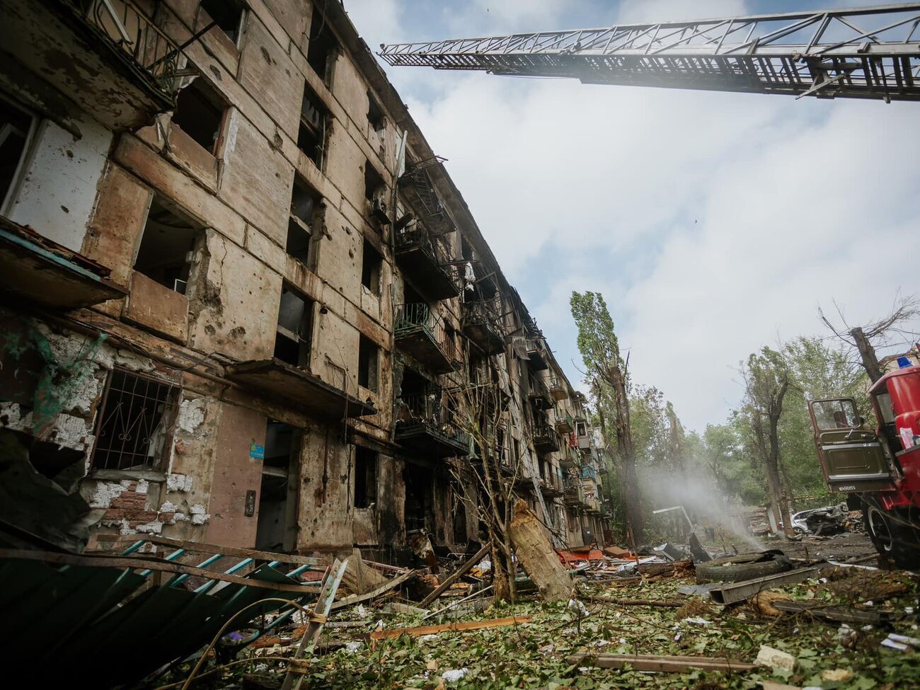 Под огонь оккупантов попали пятиэтажный жилой дом, частные предприятия и несколько других объектов в Кривом Роге, сообщали в Днепропетровской ОВА