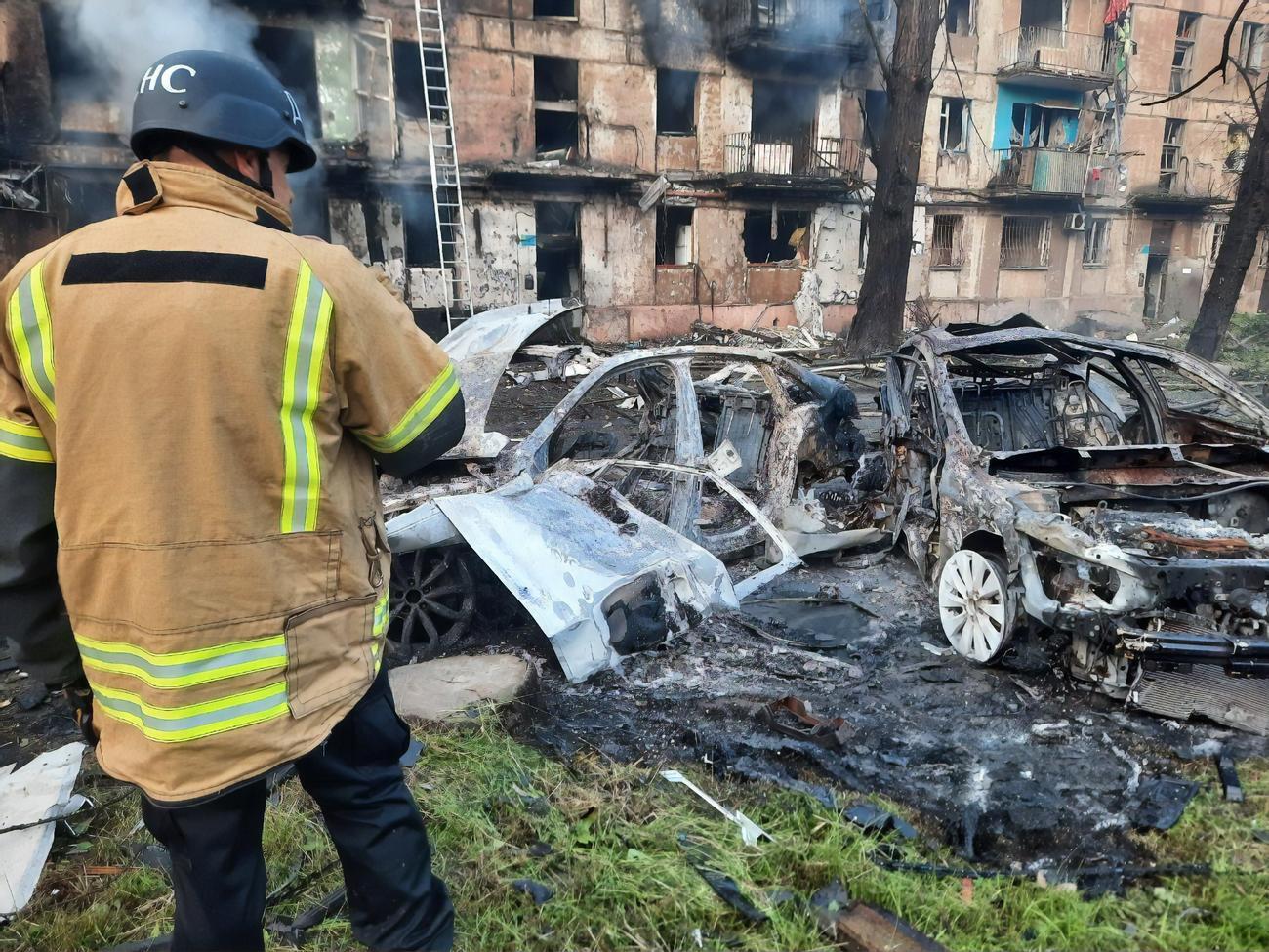 В результате обстрела жилого дома погибли четыре человека