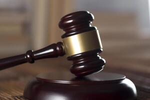 Чауса (другий праворуч) викрили на здирництві й отриманні неправомірної вигоди в розмірі $150 тис., зазначили в САП