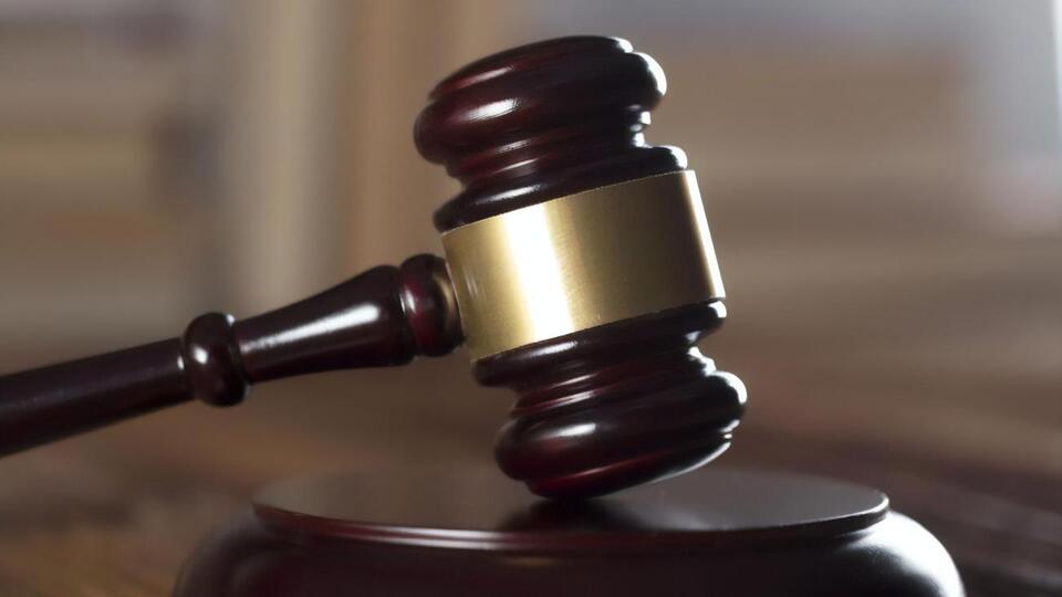 Чаус (второй справа) был уличен в вымогательстве и получении неправомерной выгоды в $150 тыс, отметили в САП