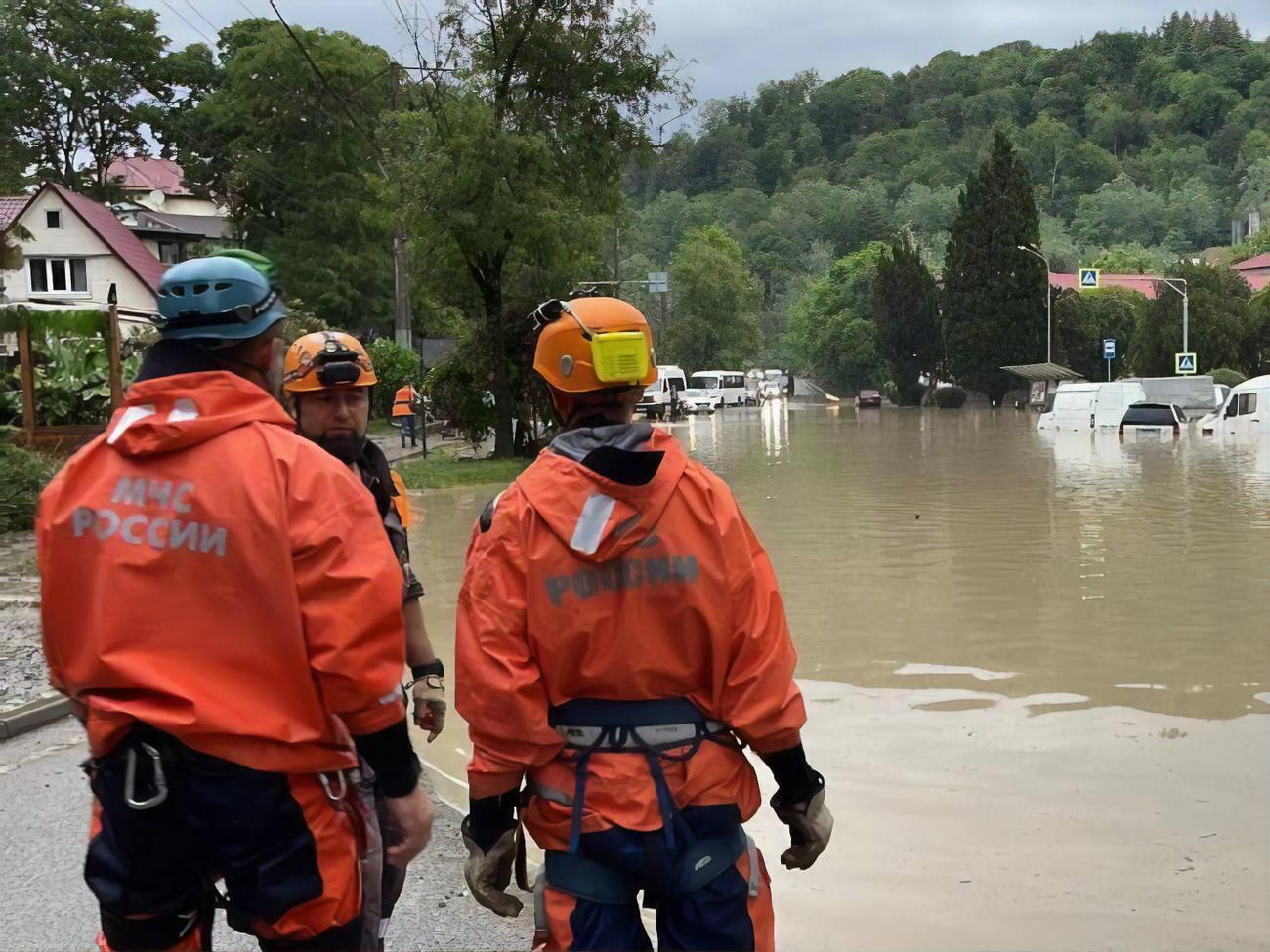 У Сочі затопило вулиці через розлив річки