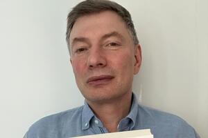 Путин хотел жить как Берлускони – роскошь, хорошее вино, девочки. Но в России не принято радостно жить, это не солнечная, веселая Италия