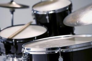 Один из районов Киева заказал барабаны для бомбоубежищ