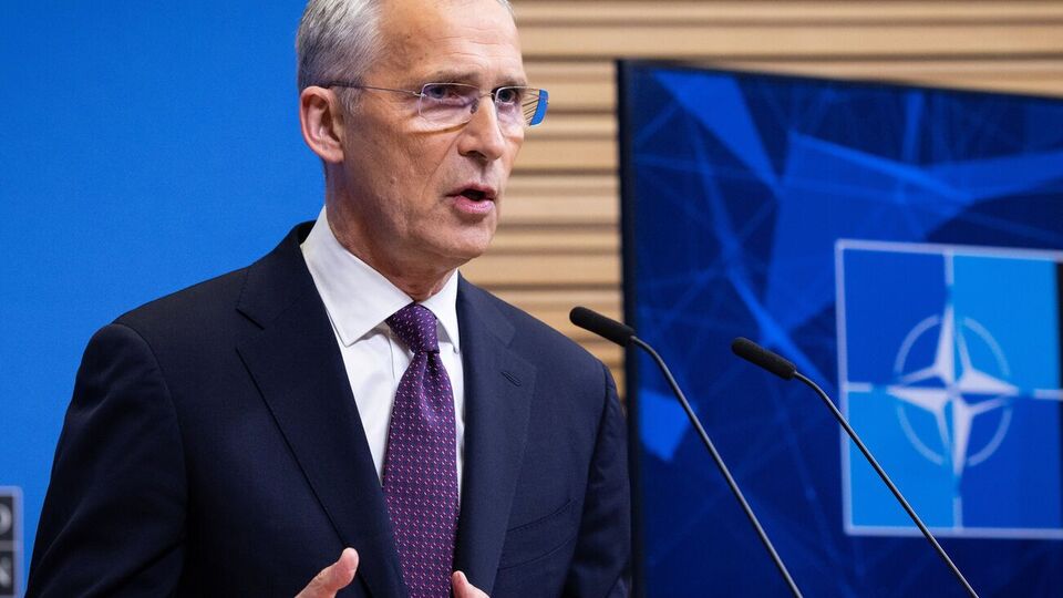 Главы минобороны стран – членов НАТО обсудят многолетний пакет помощи Украине, чтобы она могла защитить себя в долгосрочной перспективе, отметил Столтенберг