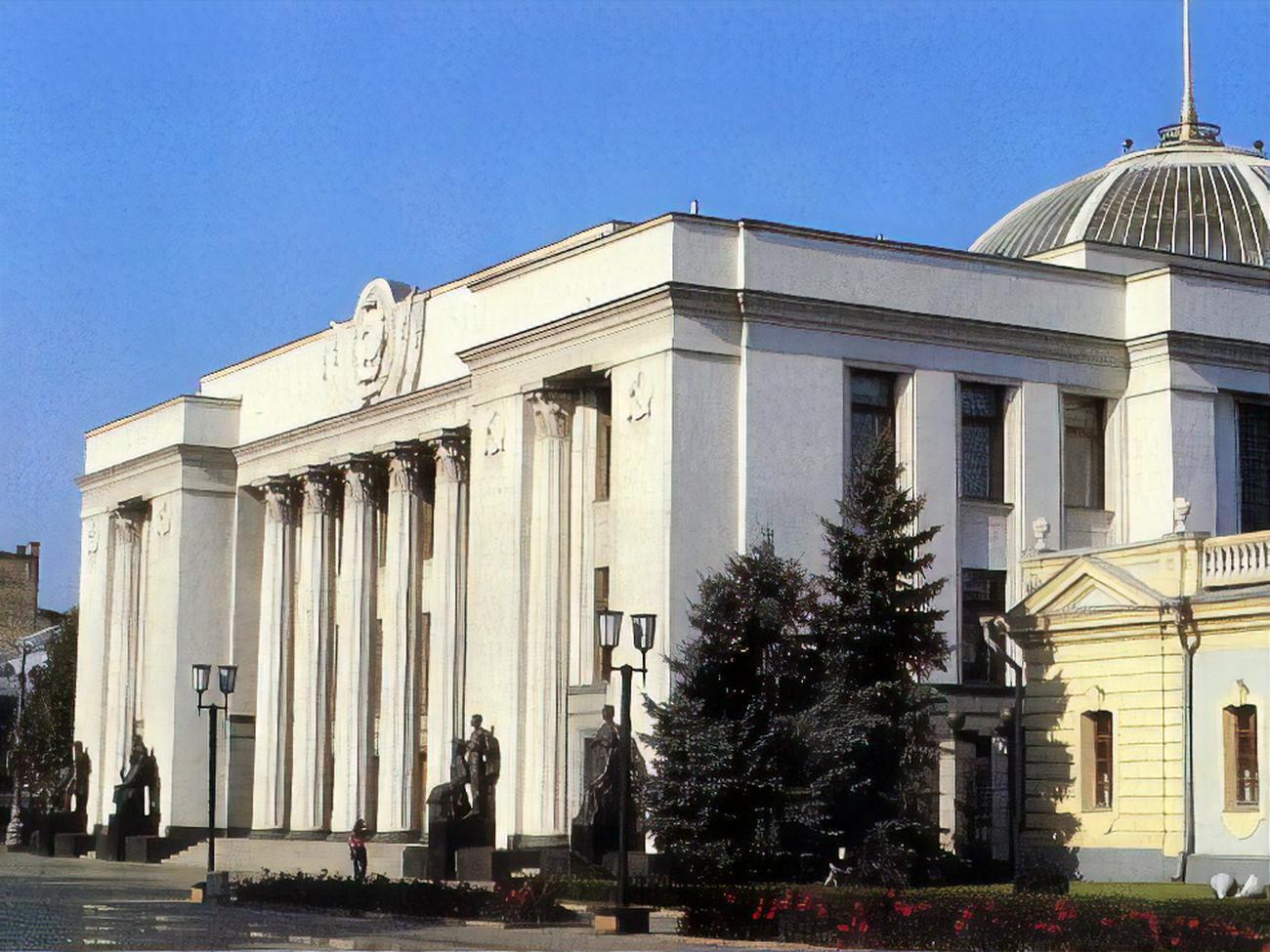 На думку нардепа, наступною закупівлею представників "Слуги народу" буде придбання салютів і петард для лікування в українців стресу від вибухів