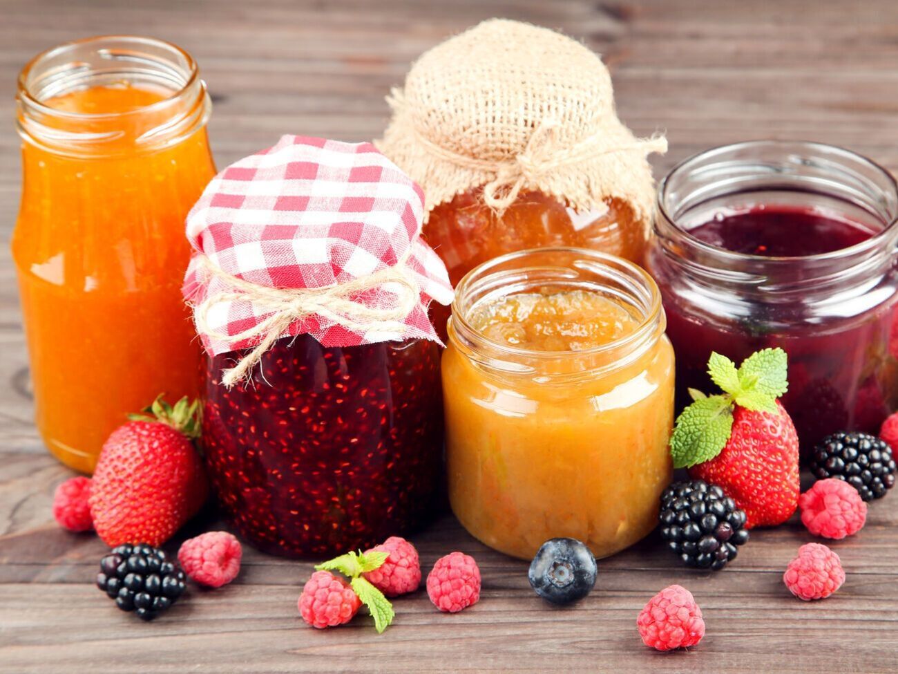 Клопотенко советует засыпать ягоды сахаром на ночь