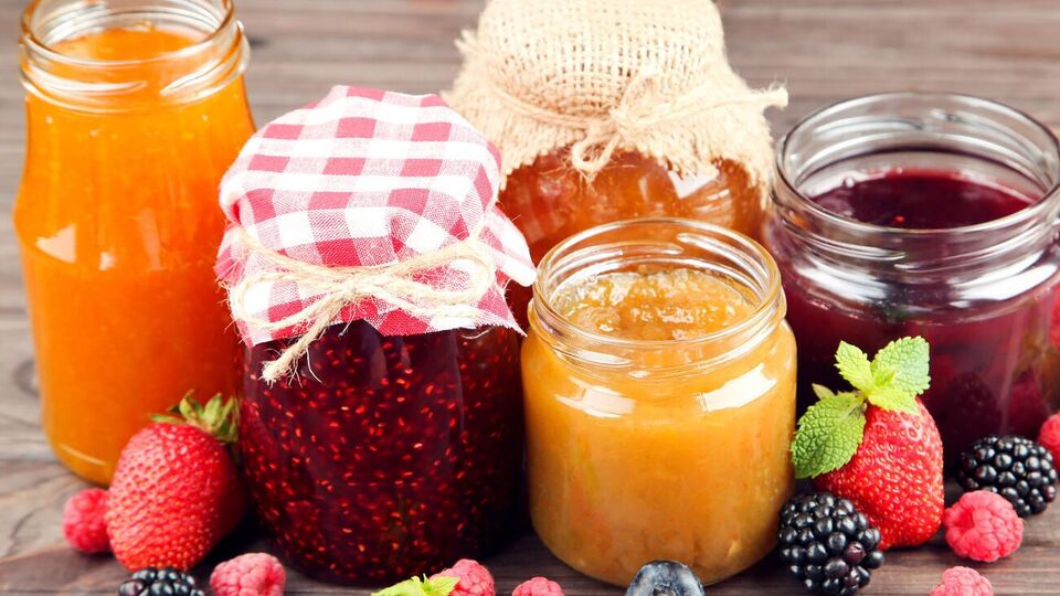 Клопотенко советует засыпать ягоды сахаром на ночь