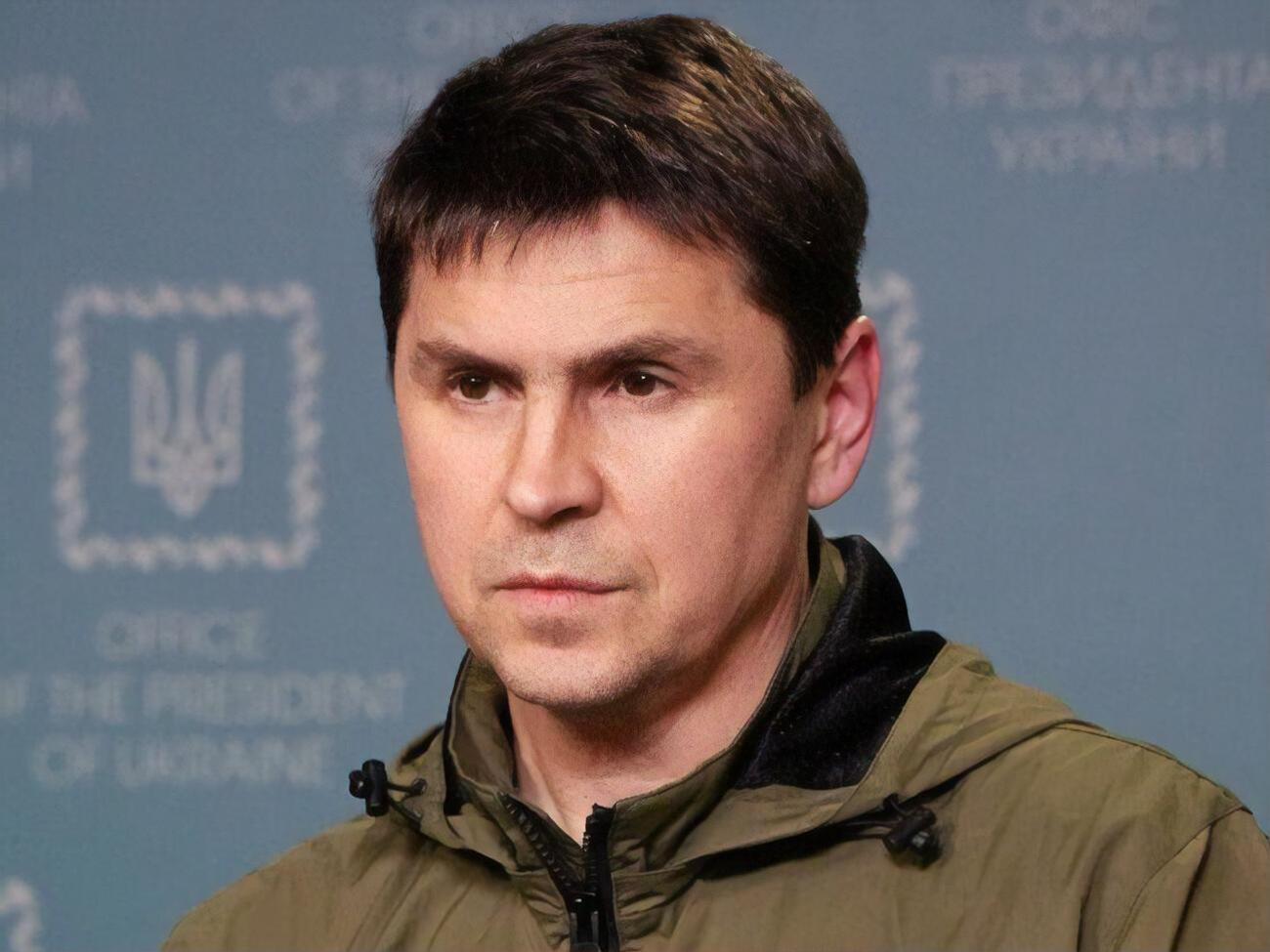 Подоляк назвал "позорными" попытки России осудить бойцов "Азова"