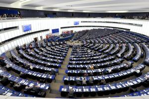 Документ поддержали 425 евродепутатов