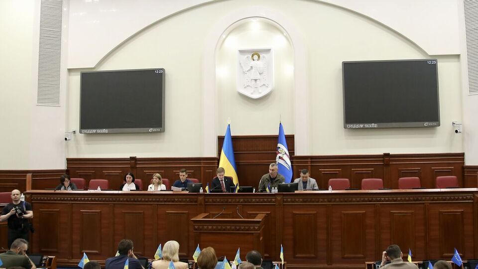 В обращении говорится о возвращении городскому голове права подавать кандидатуры на назначение и увольнение глав районов города Киева