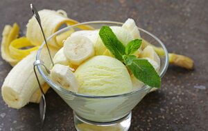 К банану во время приготовления мороженого можно добавить и другие фрукты