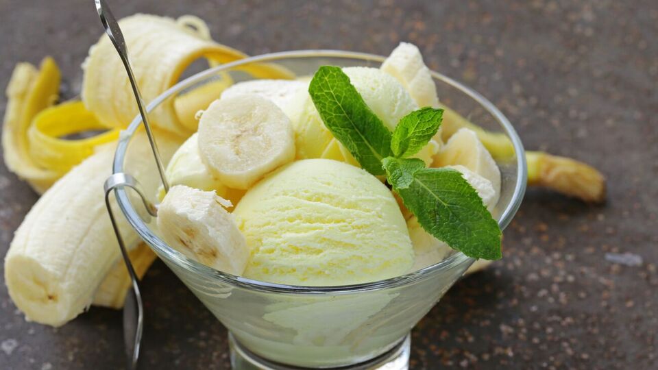 К банану во время приготовления мороженого можно добавить и другие фрукты
