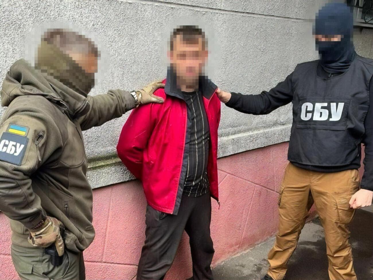 По данным СБУ, фигурант помогал наводить российские С-300 на позиции ВСУ