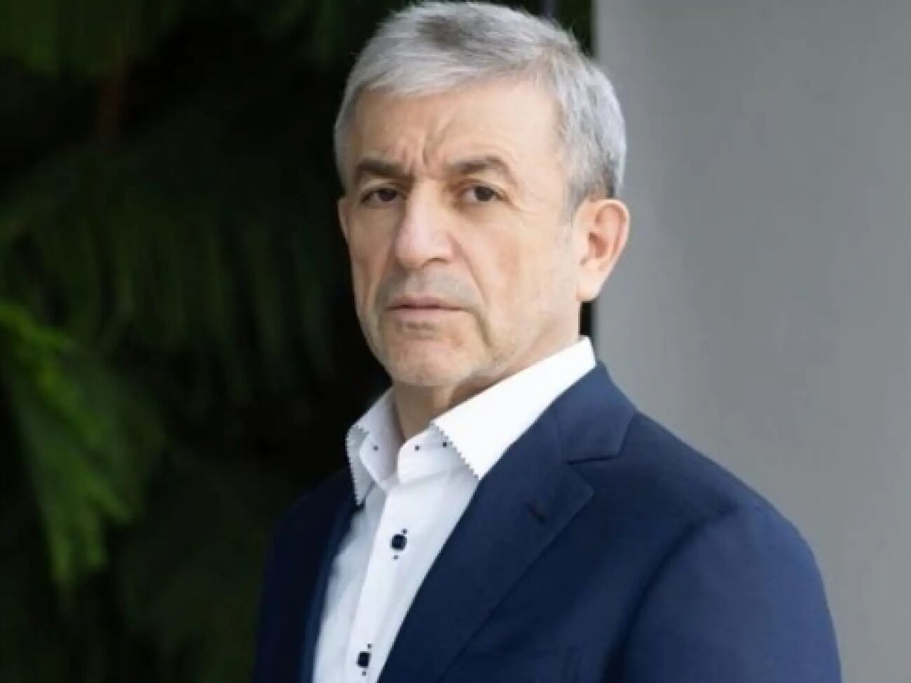 В 2007 году принадлежащая Сомхишвили компания "Киев Терминал" выиграла конкурс на реконструкцию Харьковской площади в Киеве, но работы так и не провела