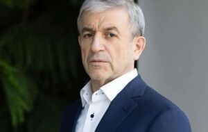 2007 року компанія "Київ Термінал", яка належить Сомхішвілі, виграла конкурс на реконструкцію Харківської площі в Києві, але робіт так і не провела