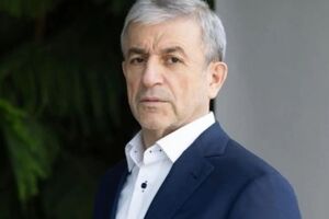 В 2007 году принадлежащая Сомхишвили компания "Киев Терминал" выиграла конкурс на реконструкцию Харьковской площади в Киеве, но работы так и не провела