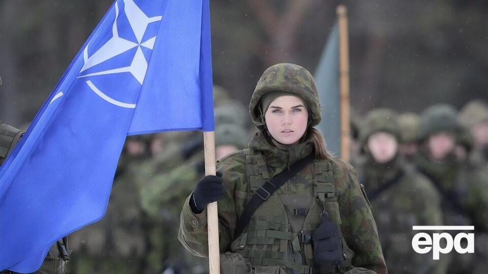 В НАТО неоднократно заявляли, что готовы поддерживать Украину оружием, но посылать войска не будут