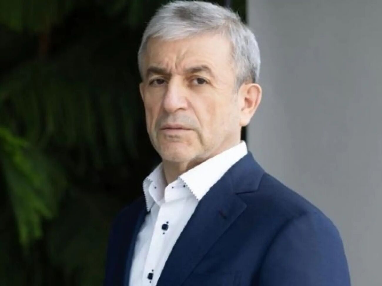 In 2007,&nbsp;Kyiv Terminal, the company owned by Somkhishvili, won a tender for the reconstruction of Kharkiv Square in Kyiv, but the work was never carried out
<div id="gtx-trans" style="position: absolute; left: -55px; top: -18px;"><div class="gtx-