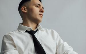 У лютому 2022 року Карпук розпочав сольну кар'єру під псевдонімом Yaktak