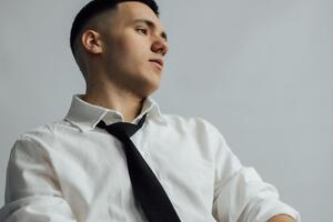 У лютому 2022 року Карпук розпочав сольну кар'єру під псевдонімом Yaktak