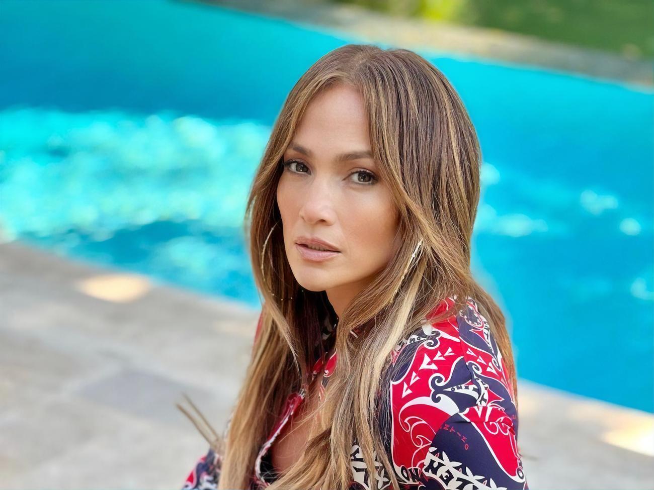 Лопес позировала в нескольких образах