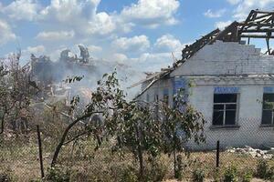 ГСЧС борется с огнем в местах попаданий
