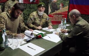 Представители подразделения "Ахмат" подписали контракт с минобороны РФ 12 июня