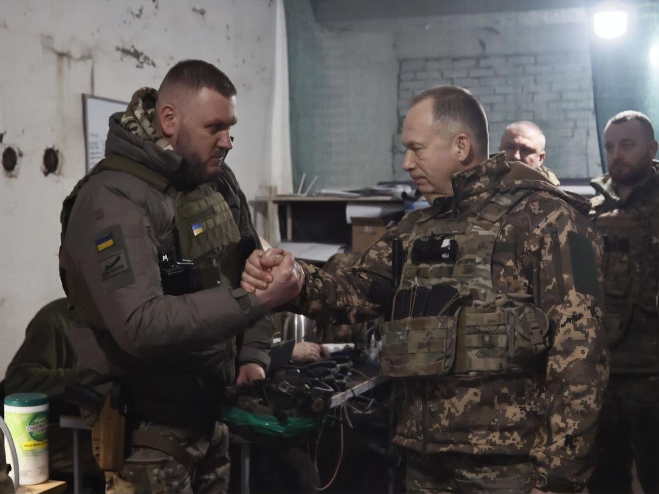 Сирський приїхав під Бахмут, щоб подякувати українським бійцям