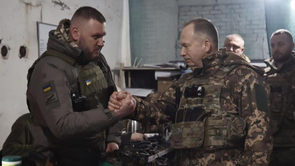 Сирський приїхав під Бахмут, щоб подякувати українським бійцям