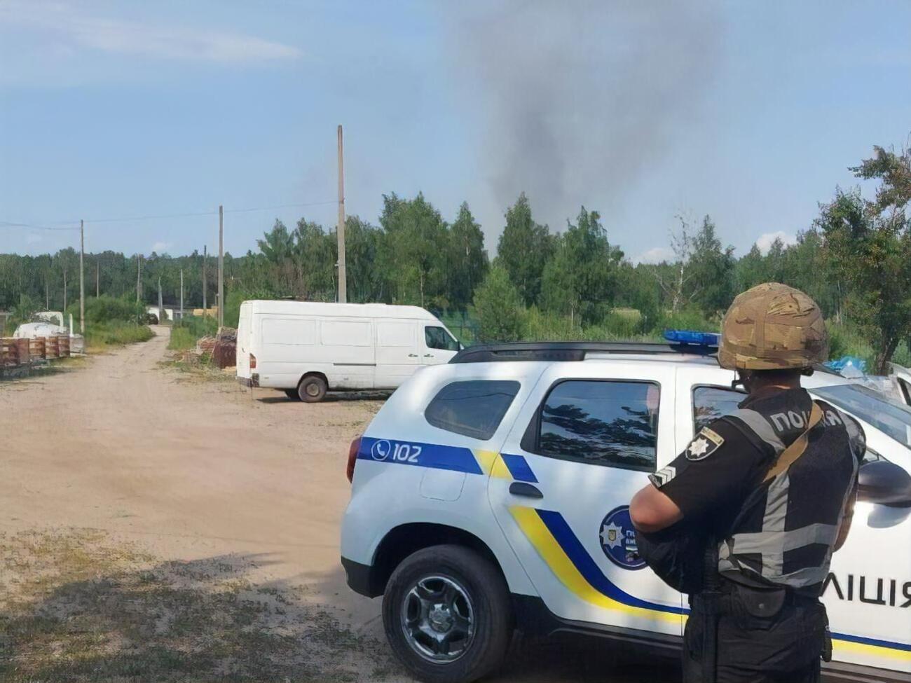 Детонация снарядов происходит на бывших позициях армии РФ возле Здвижевки, сообщили в полиции Киевской области